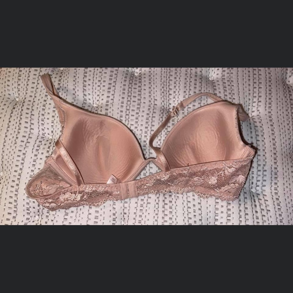 Victoria Secret - Picture 2 of 2